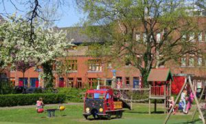 woonwijk met speeltuin